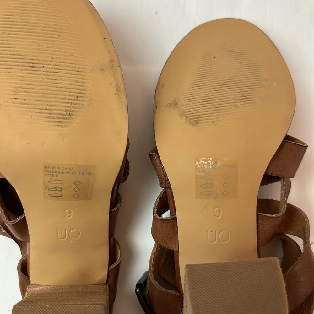 Urban Outfitters minimalist caramel